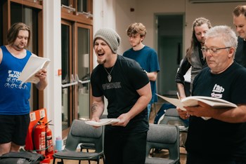 Kailum Farmery as Simon Zealotes