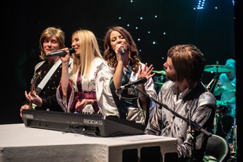 21C Abba Piano Close Up